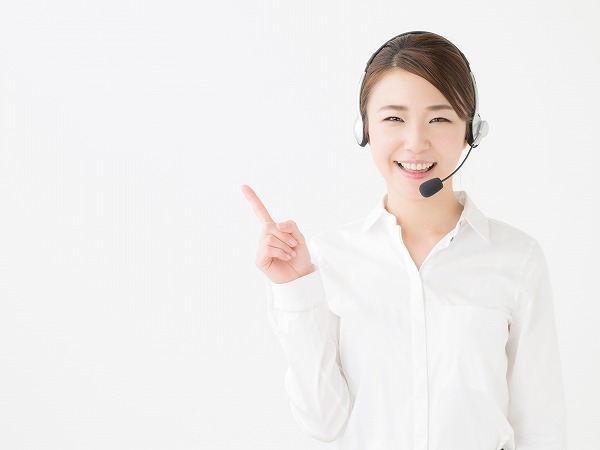 女性マイク人差し指